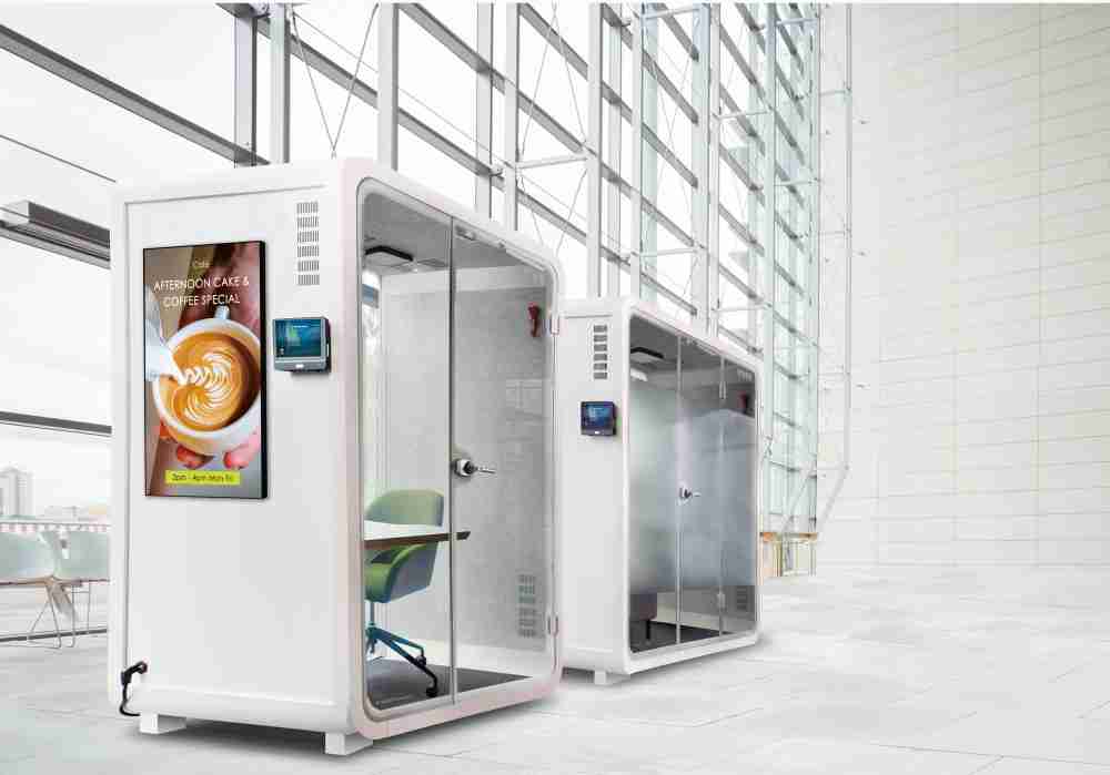 牛牛游戏子公司达擎之智慧行动办公舱，，采用PDLC智能调光玻璃设计，，透过通电与断电的电流切换，，，呈现透明与雾面效果，，具节能降耗特性并兼顾隐私，，，，确保信息安全