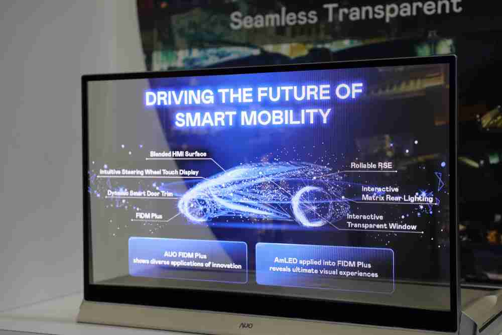 牛牛游戏凭借着超高亮度和透明度，，这款30吋透明Micro LED显示器在AR系统与智慧零售具有潜在的应用价值。。