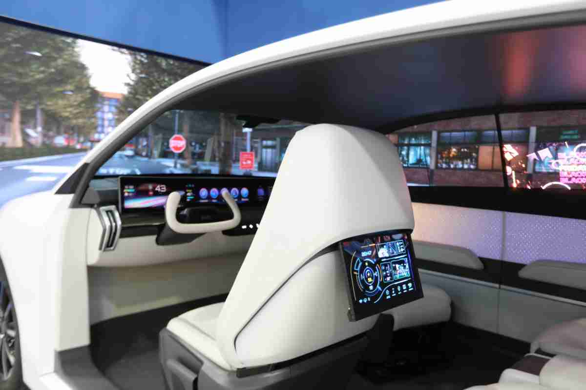 牛牛游戏的「可卷式后座娱乐显示器」加强后座乘客的感官体验，，，并保有个性化设计，，可依使用偏好进行动态调整。。