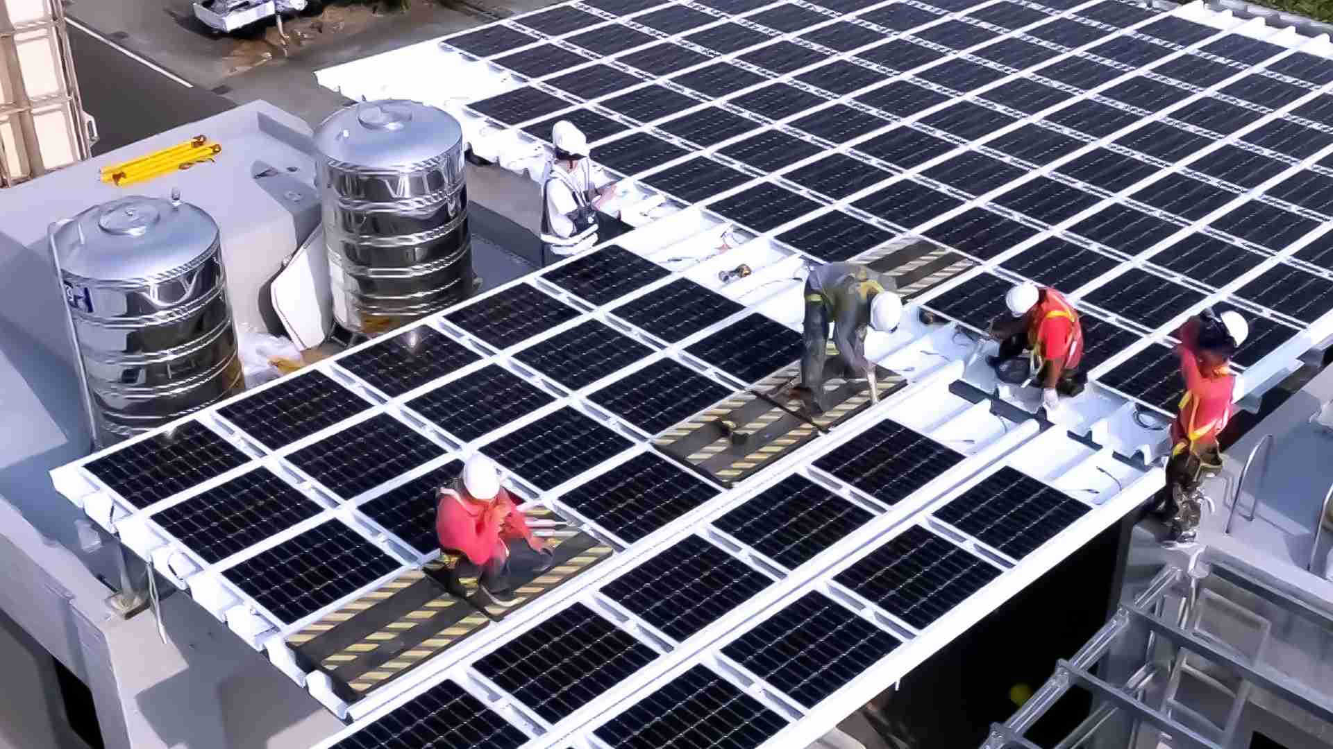 牛牛游戏着力于替代能源之技术研发，，，，如光电浪板的相关制程、、、、设备与产品，，其中所开发之光电整合型浪板，，，，减少传统金属支架安装，，更提升耐候度，，可广泛运用于多元场域，，，，并辅助建筑达到净零碳排目标