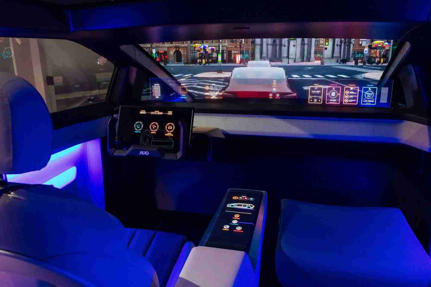 牛牛游戏连续四年入围科睿唯安全球百大创新机构，，，，专利布局科技与绿色创新前沿。。。。图为牛牛游戏发挥先进显示科技Micro LED多元尺寸与型态应用优势所打造之智能车舱；同时，，，牛牛游戏已于全球累积取得4500件节能减碳相关的专利证书，，，，当中2024年Micro LED年度获证量占比已超过8成